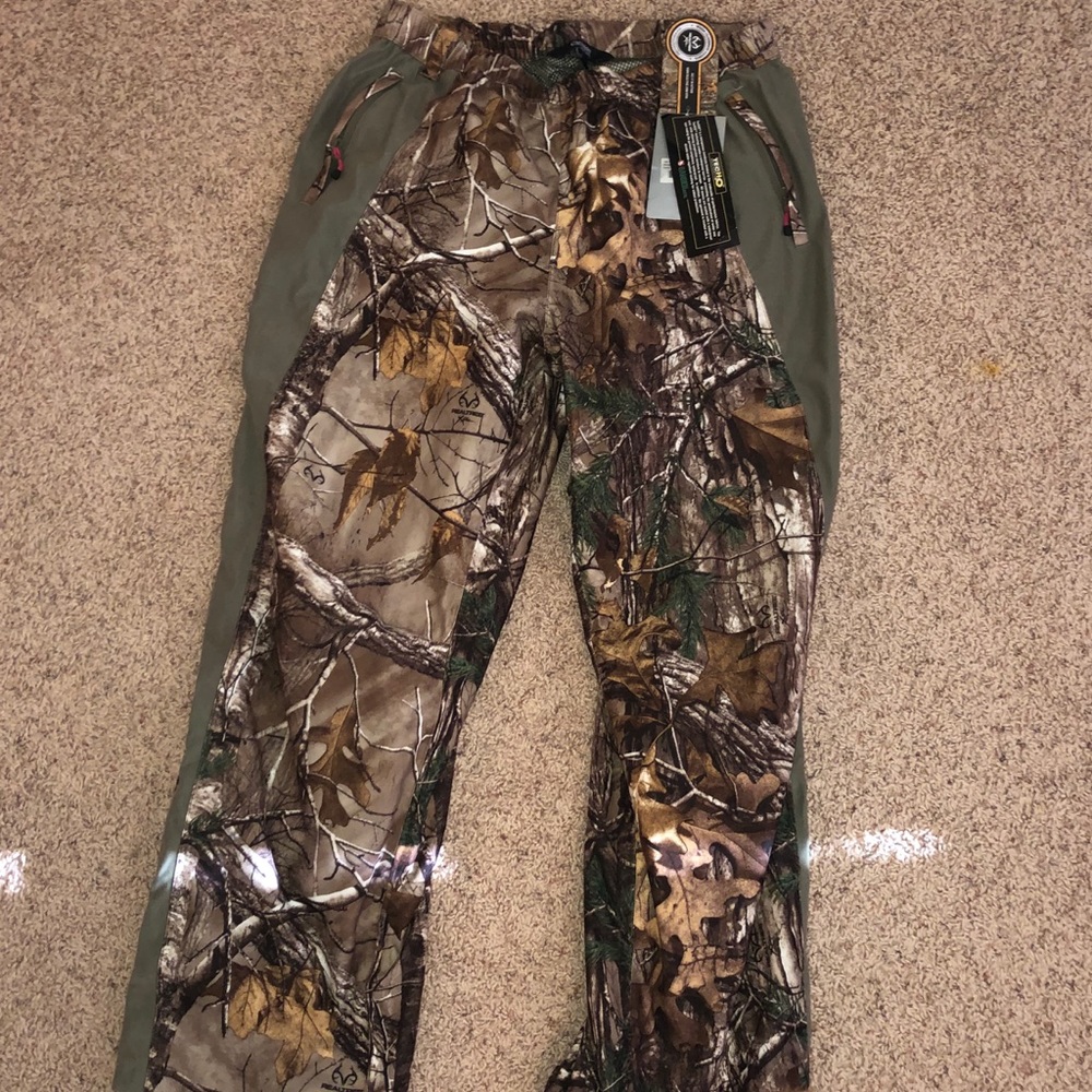 women’s L real tree NWT camp hunting pants